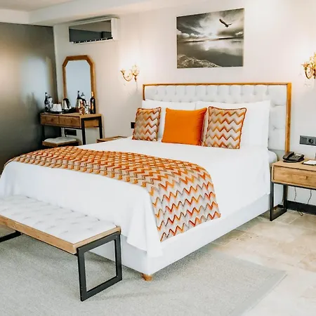 Doors Urla & Ξενοδοχείο Σμύρνη