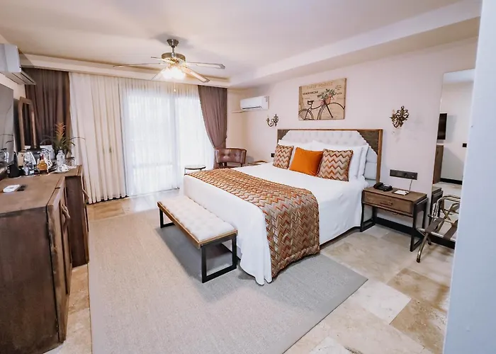 Doors Urla & فندق إزمير