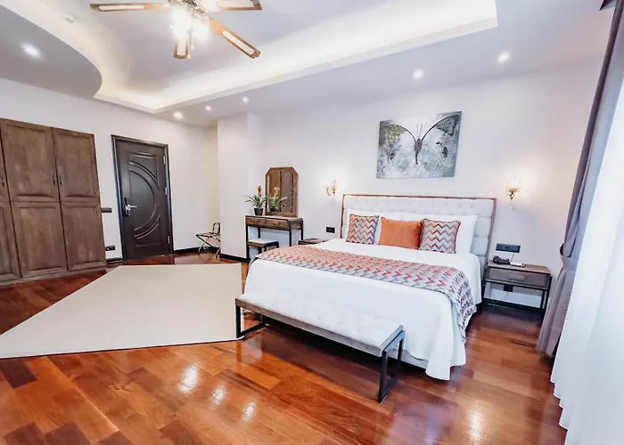 Doors Urla & فندق إزمير