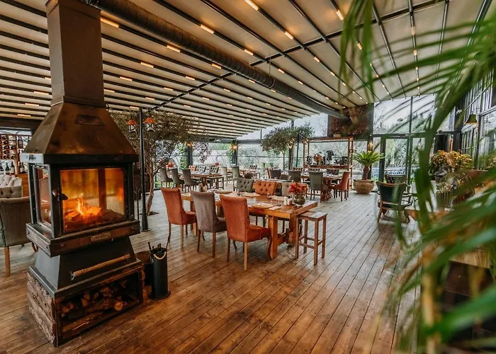 Doors Urla & Hotel *