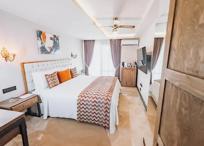 Hotel Doors Urla & *