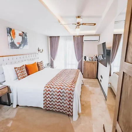 Hotel Doors Urla & *