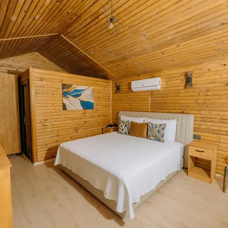 Doors Urla & Hotel *