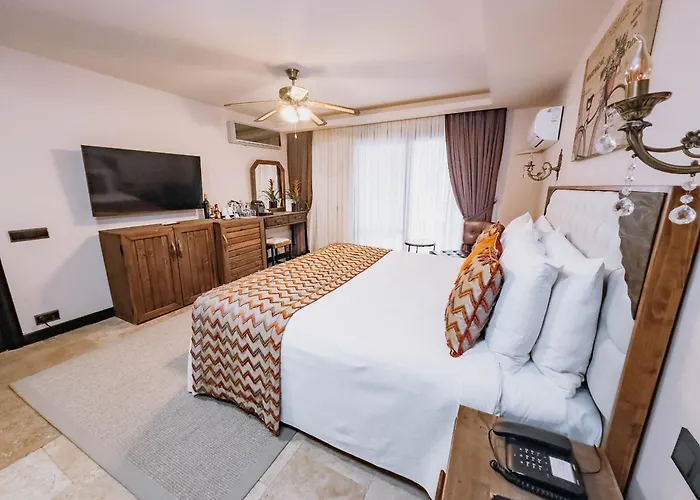 Doors Urla & Hotel *