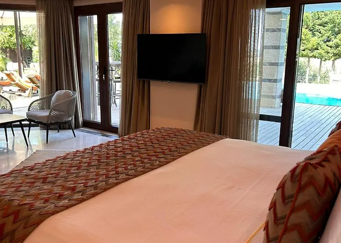 Doors Urla & Hotel *